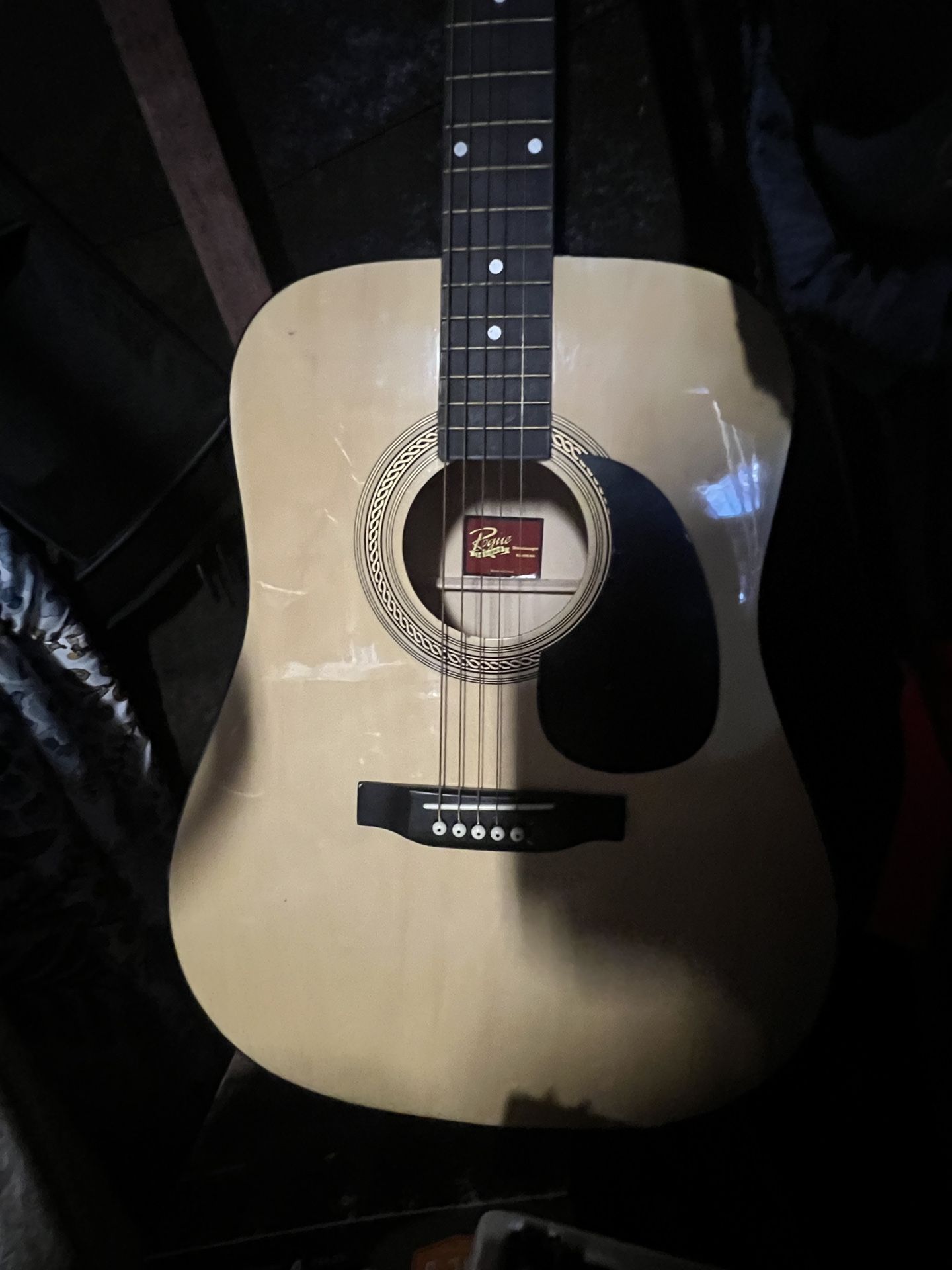 Rogue Acoustic Guitar
