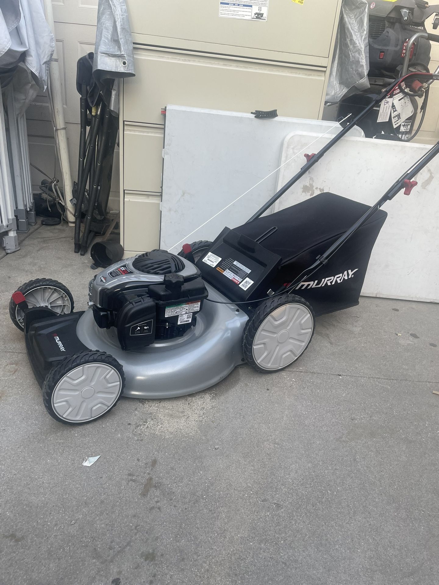 Murray 21 in. 140 cc Briggs and Stratton Walk Behind Gas Push Lawn Mower with Height Adjustment and with Mulch Bag