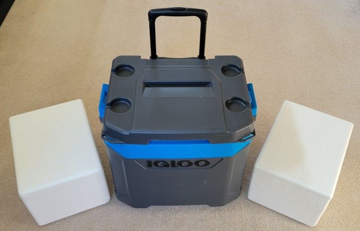 IGLOO COOLER WITH WHEELS & HANDLE + FREE COOLERS + FREE ICEPACKS!!!!