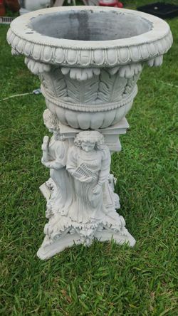 Clasical Style Planter  , 29H X 15 Diameter 