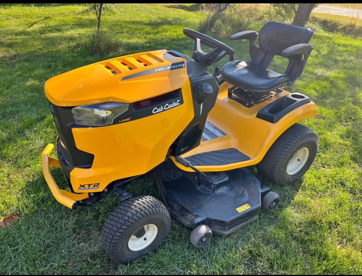 CUB-CADET-CADET-Riding-LAWN-MOWER-XT2