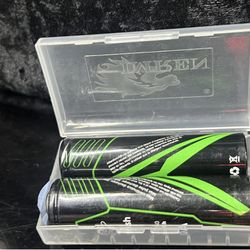 Keep your batteries organized and stored with this pack of 35 battery storage cases. Each case is designed to hold 18650 or CR123A batteries, with a b