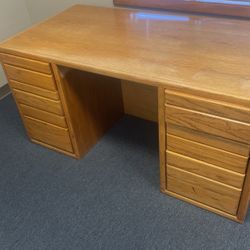 Free Desk  In Wenatchee 
