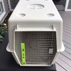 Vari Kennel Portable Dog/Animal Carrier 21” Wide, 23” Tall, 27” Deep Metal Door Ventilated Pet Crate
