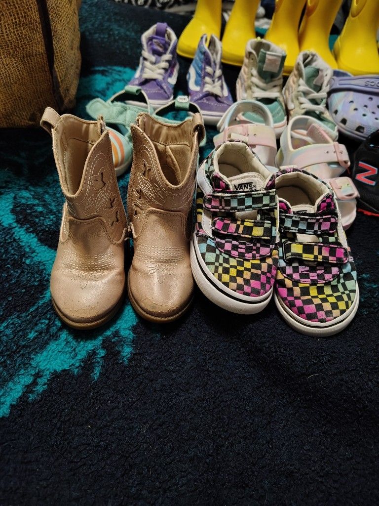 Toddlers Shoe's And π’ Boot's