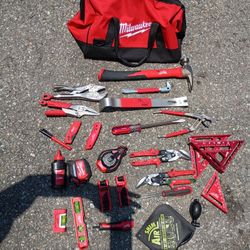Mostly New Milwaukee Hand Tools 25 PC Set inc Bag