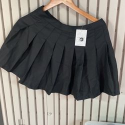 Forever 21 Black Pleated Skirt NEW