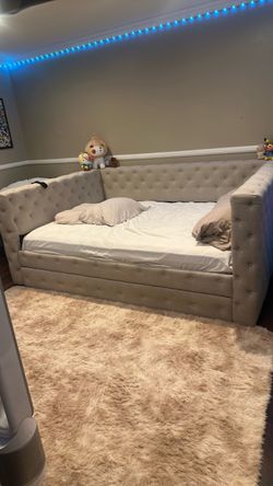 upholstered tufted daybed bedframe