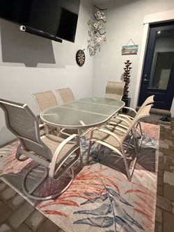 Outdoor table with 6 chairs