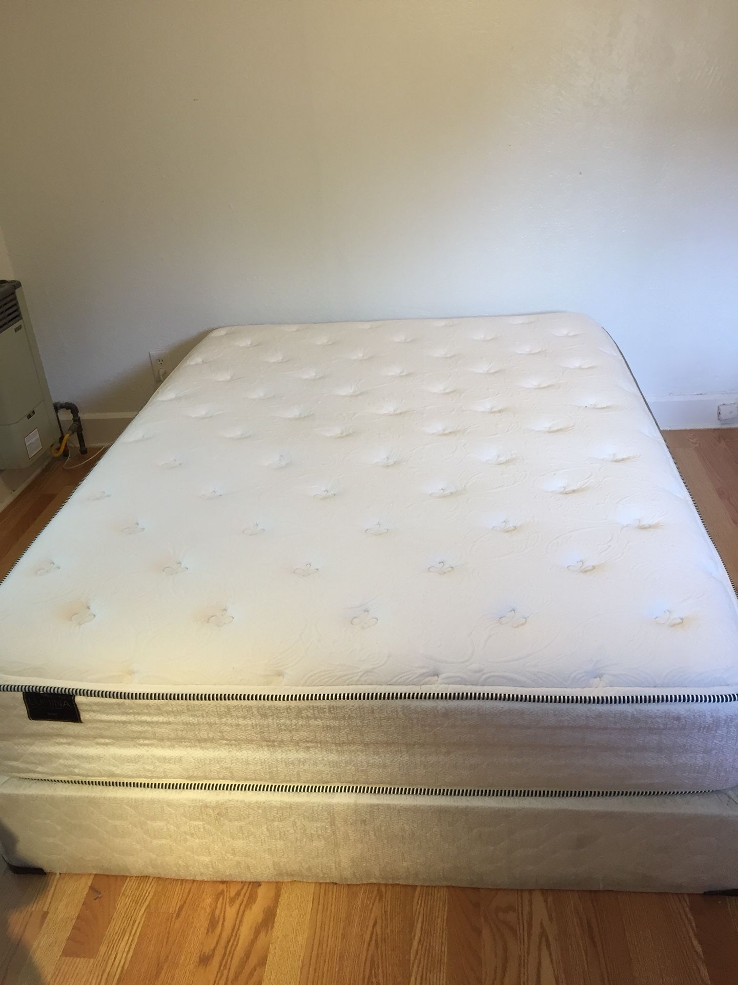 Queen Mattress: Lumina Luxury Mattress Spirit