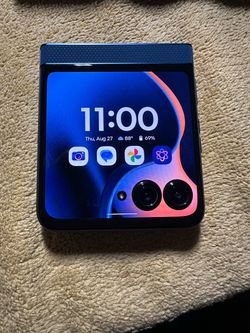 Motorola Razr 2025 256gb Locked to T-Mobile