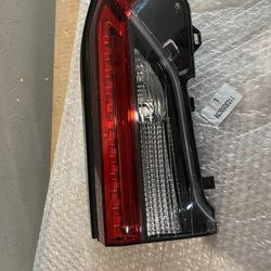 2019-2020 Toy RAV4 Lef Trunk Light