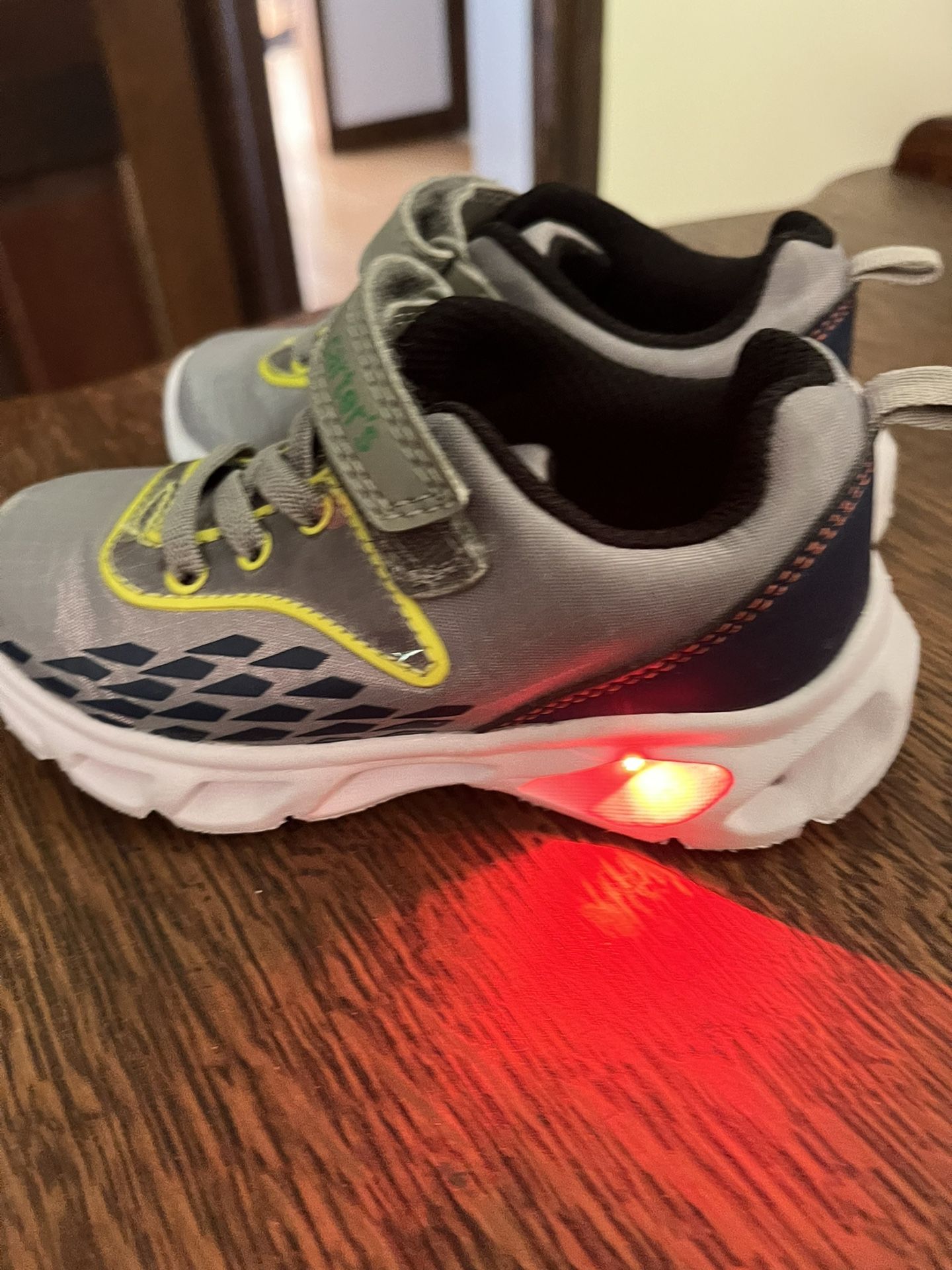 Carters Sneakers Toddler Size 7 M- Like New