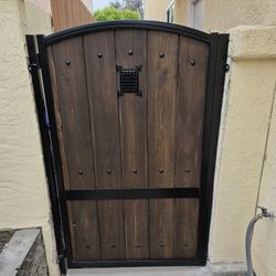 Side Gate