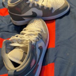 Boys Jordan 1 Mid 