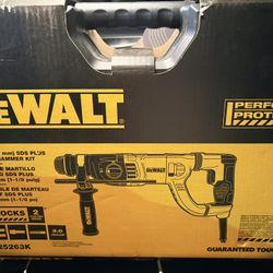 DeWALT 8.5 Amp 1-1/8 in. Corded SDS-PLUS D-Handle Concrete/Masonry Rotary Hammer Drill Kit