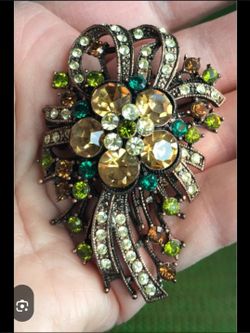 $45 Vintage JOAN RIVERS Brooch.