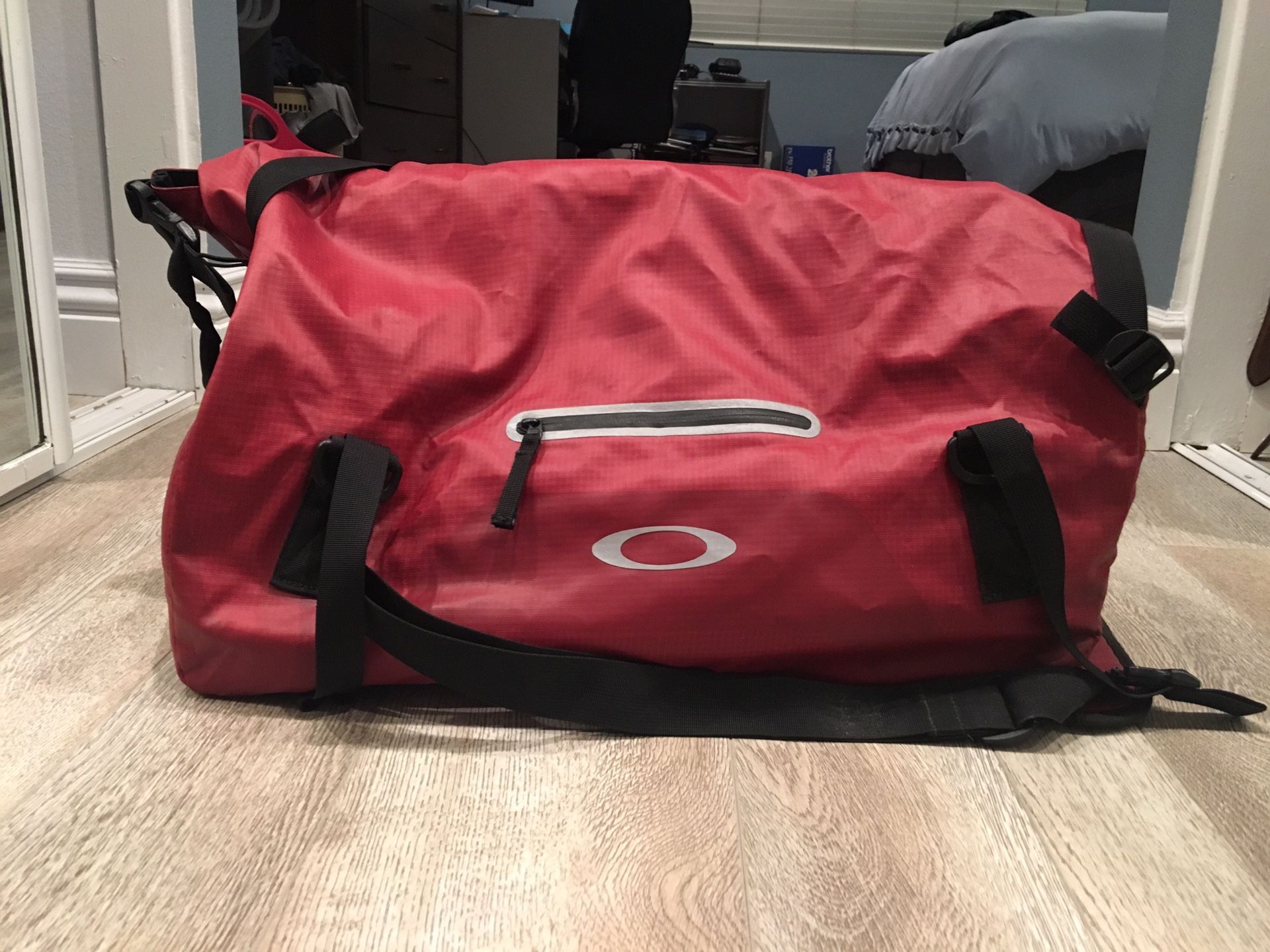 Oakley Water-Resistant Motion 42L Duffel - only used once