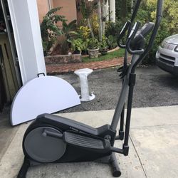  Golds Gym Elliptical Machine  