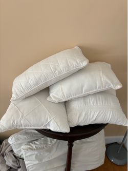 4 white throw pillows