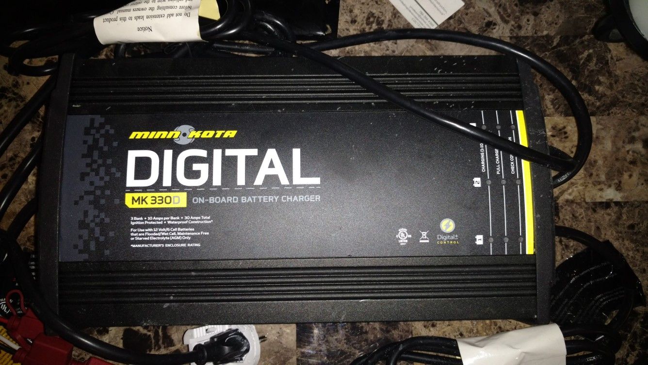 Minn kota MK330D 3 bank charger like new