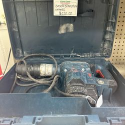 BOSCH DEMOLITION HAMMER 