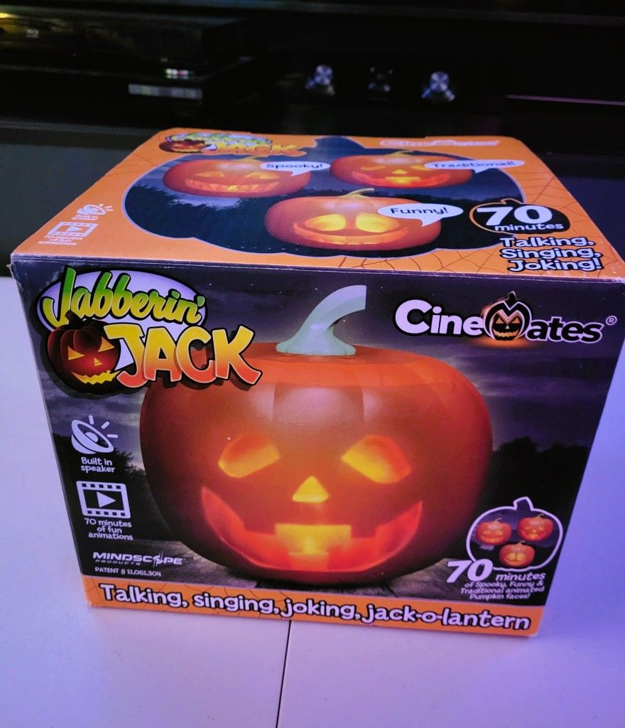 JABBERIN JACK ANINMATED 3D - Talking Animated Pumpkin with Built in Video Projector & Speaker