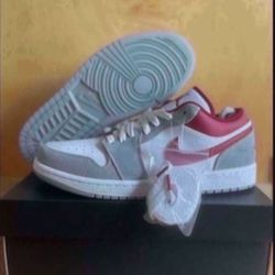 Nike Air Jordan 1 Low SE Light Smoke Grey Gym Red Size 8.5 Brand New