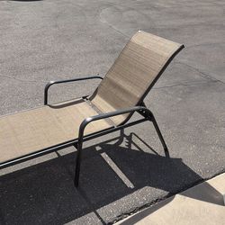 Outdoor lounge chair