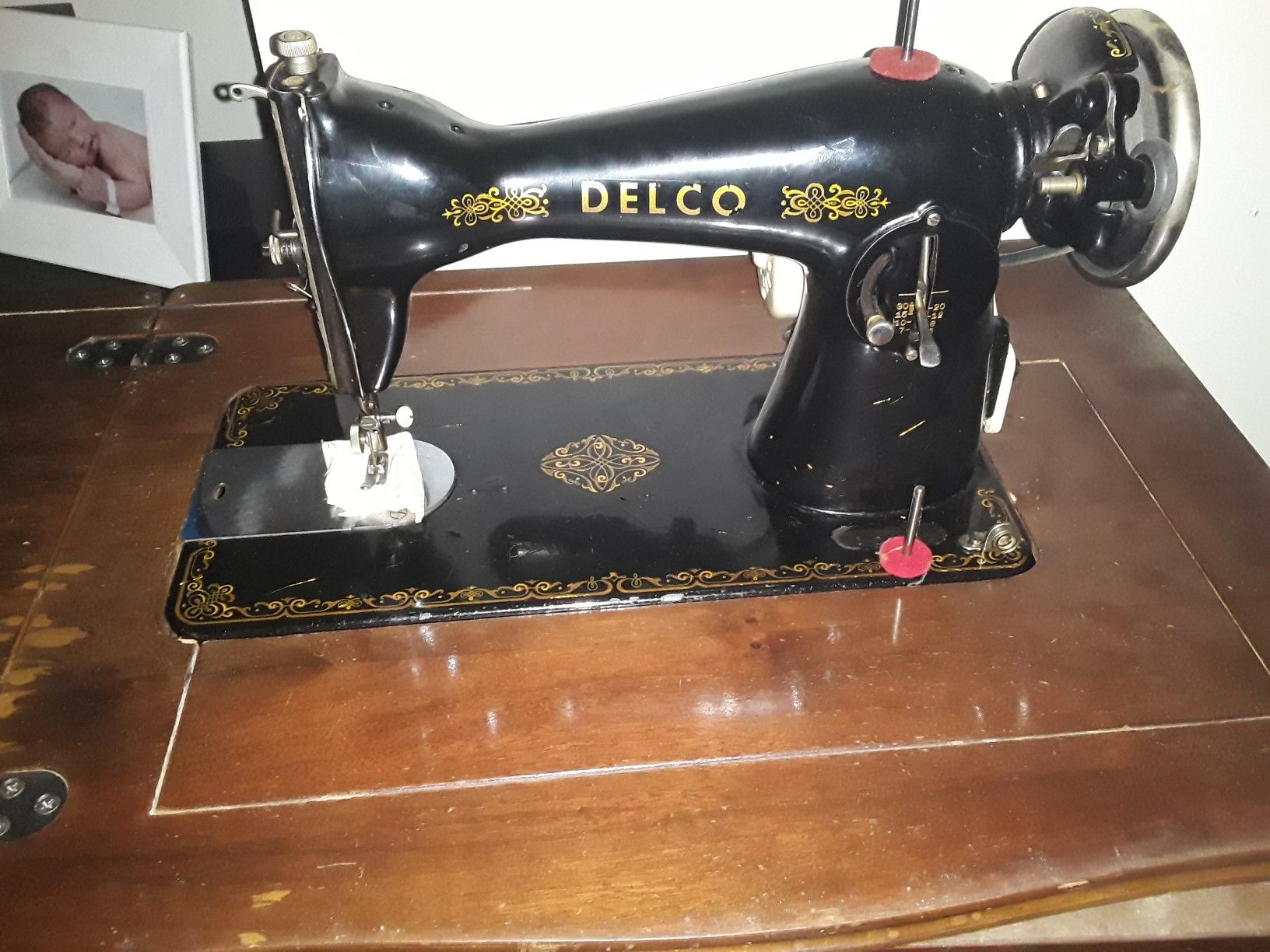 Singer/ delco 52 19 antique sewing machine ornate!