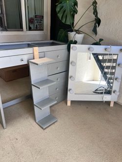 Grey Vanity Light Up Mirror Desk PICK UP TODAY