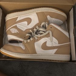 Jordan 1 Mid