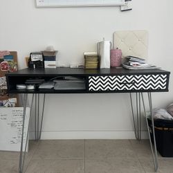 Modern Black/white Desk With Silver Legs