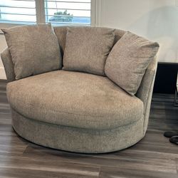 Thomasville Oversized Swivel Chair 