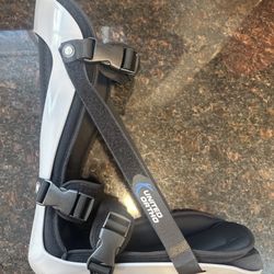 United Ortho Walking Boot Adjustable Leg Support Brace Large Orthopedic 15” Tall