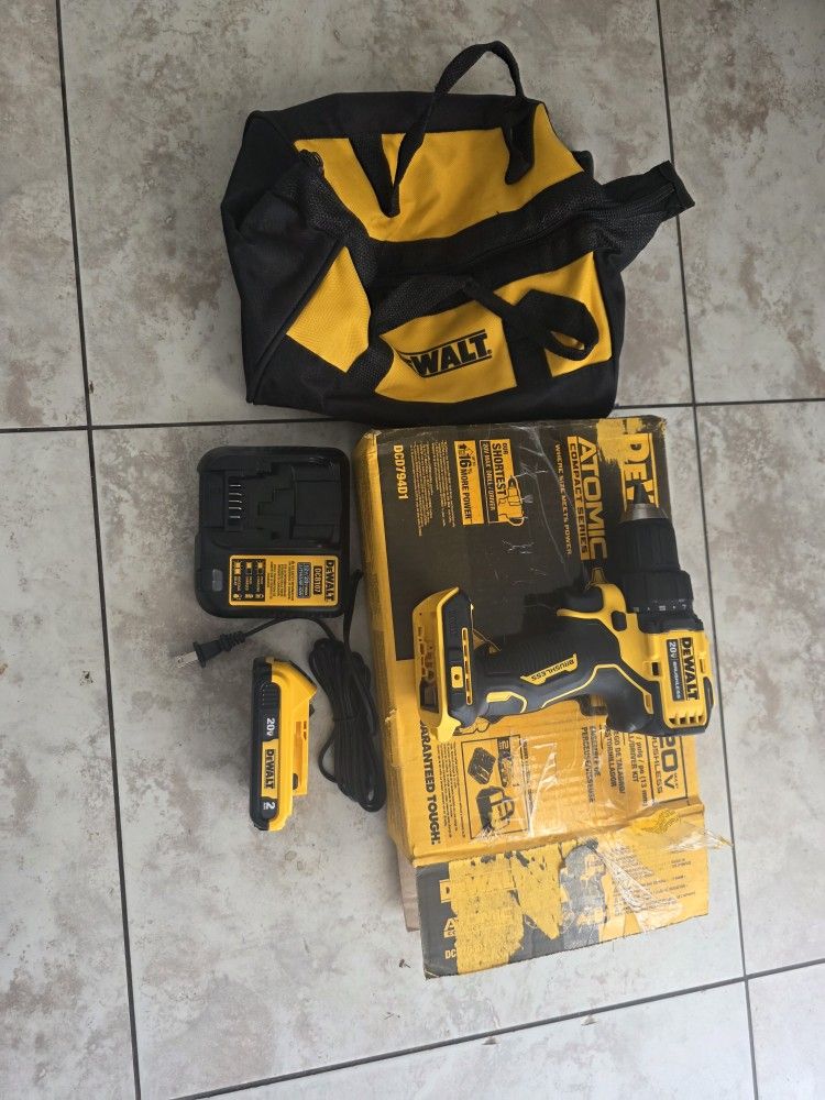 DEWALT ATOMIC 20-Volt Lithium-lon Cordless Compact 1/2 in. Drill/Driver Kit with 2.0Ah Battery, Charger and Bag