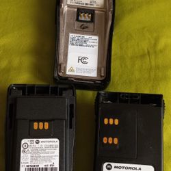 In Exallant Working Condition Motorola CP200d With No Charger And Extra Battery For Different Type Of Motorola All $350 Check Out All Pictures