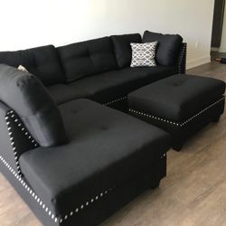 New Black Nailhead Sectional Couch! Free Delivery 🚚! Financing Available!!