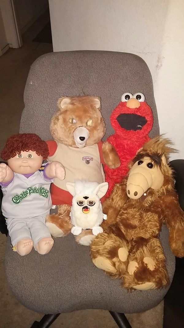 HUGE LOT OF 80'S-90'S TALKING TOYS TICKLE ME ELMO TEDDY RUXPIN ALF FURBY & CABBAGE PATCH