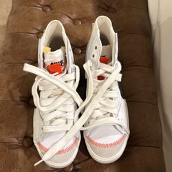 Nike 77 mid-Blazer Swoosh white & Black Trainers Men’s 6.5 US