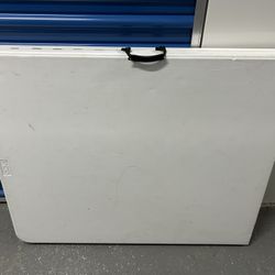 6’ And 4’ Plastic Folding Tables