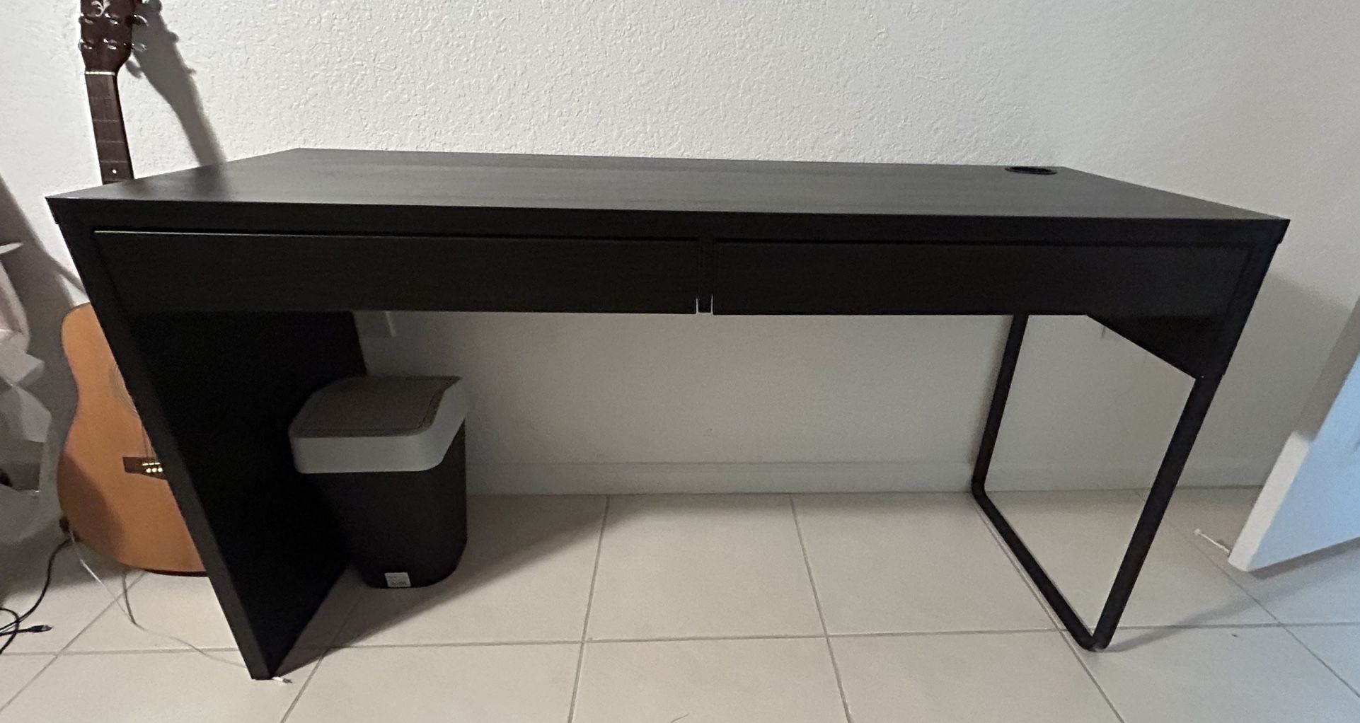 IKEA MICKE Desk - Black