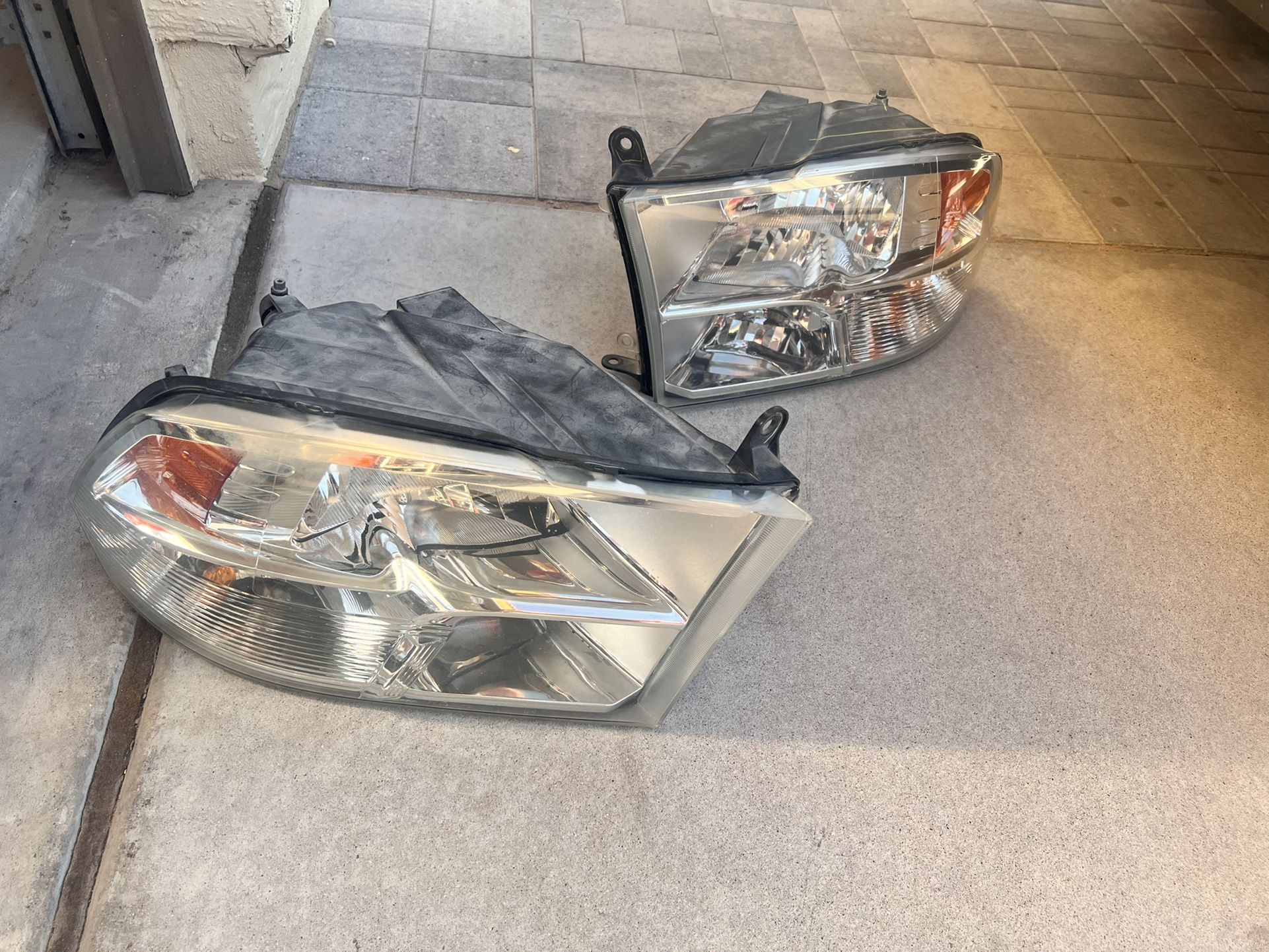09-18 Dodge Ram 1500 Headlights