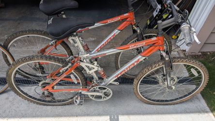 Mountain bikes. Aluminum 26" frames