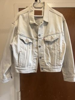 90s Trucker Jacket Light Wash Size XS- Price Negotiable 