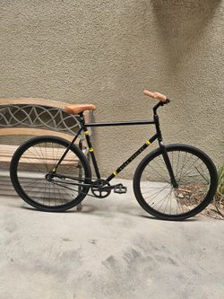 Pure cycles 700c fixed gear cruiser