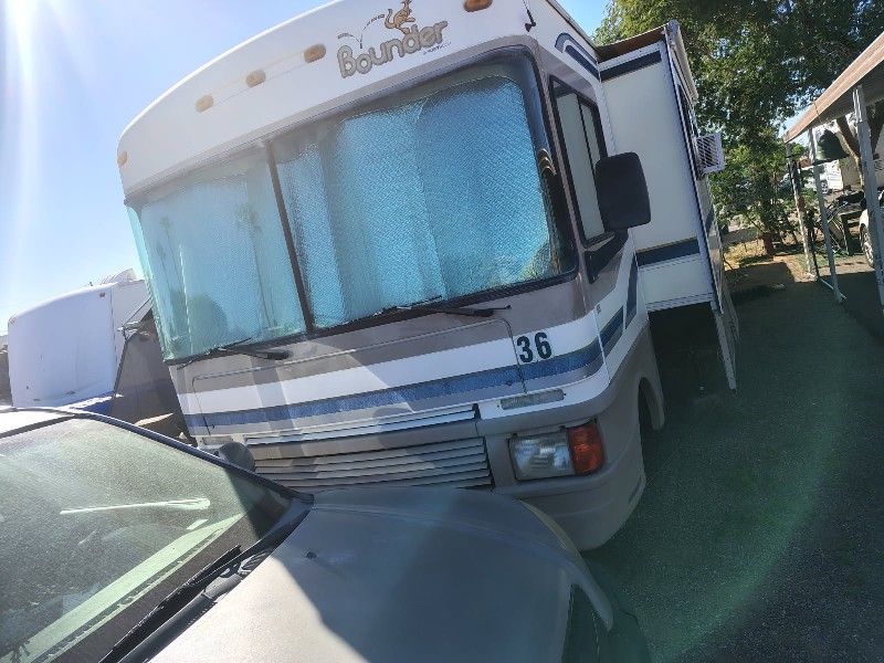 1998 Fleetwood Bounder