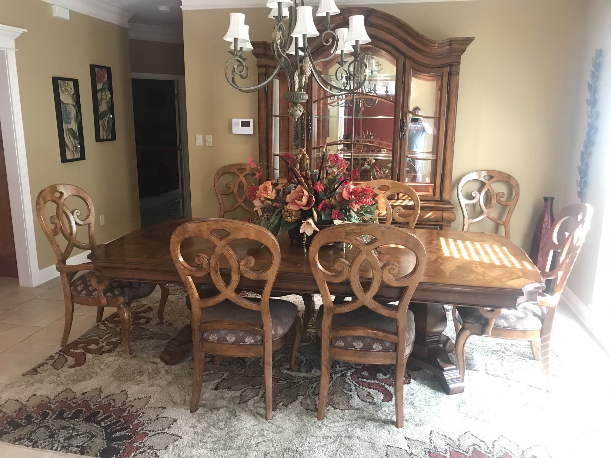 High-End Thomasville Dining Room Table w 8 Chairs And Leaf Extension