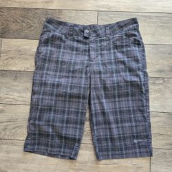 Columbia Titanium Omni Shade Gray Plaid Womens Size 8 Shorts 