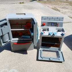 Kids Play Fridge And Stove